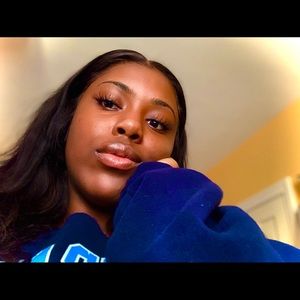 Meet your Posher, Alexis